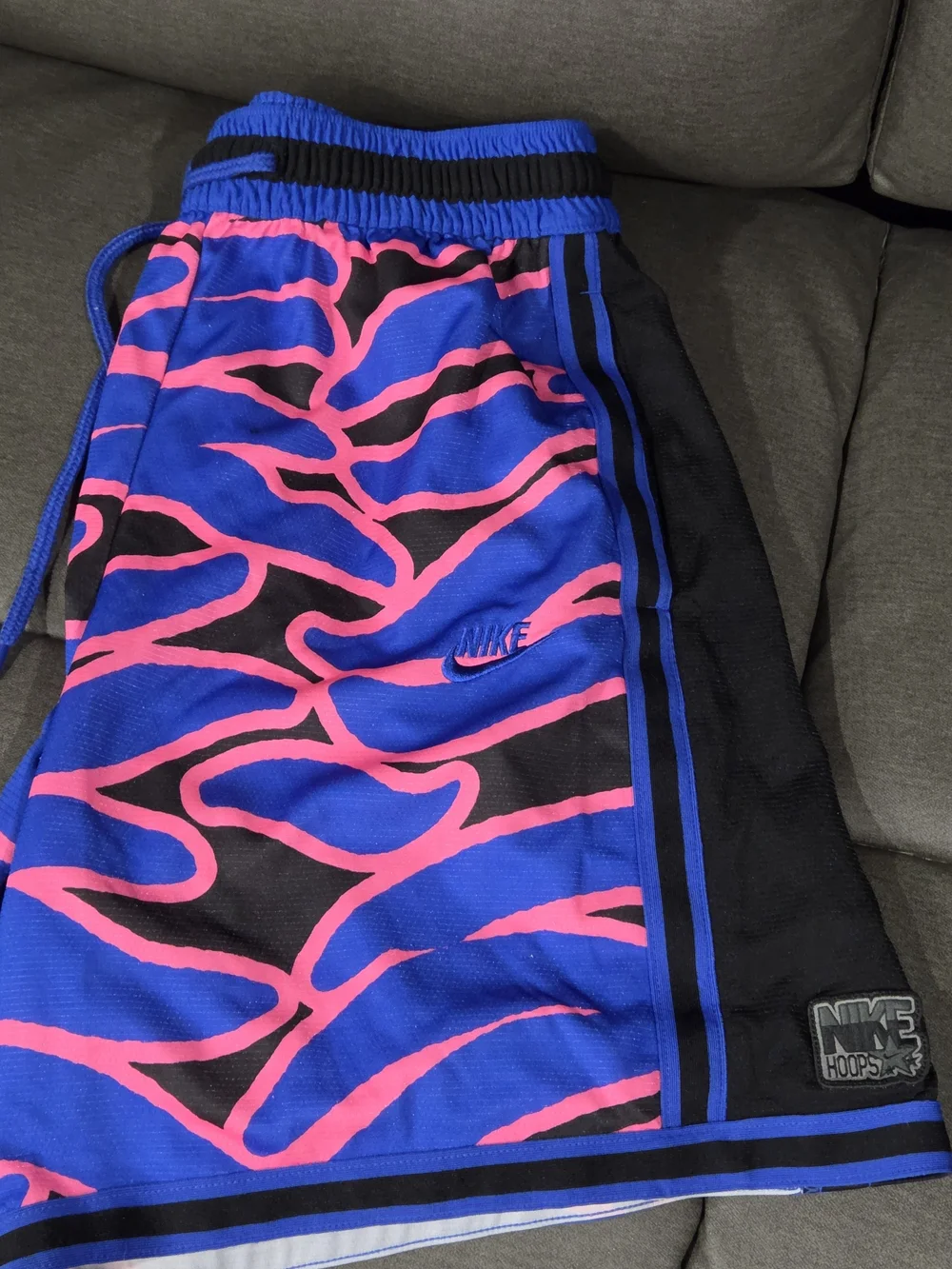 Nike Hoops Blue, Black, & Pink Graphic Basketball Shorts With Side Pockets XL